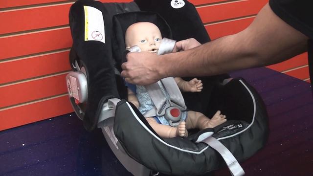 Graco SnugRide 30: Correct Way To Place Child Into Car Seat смотреть онлайн