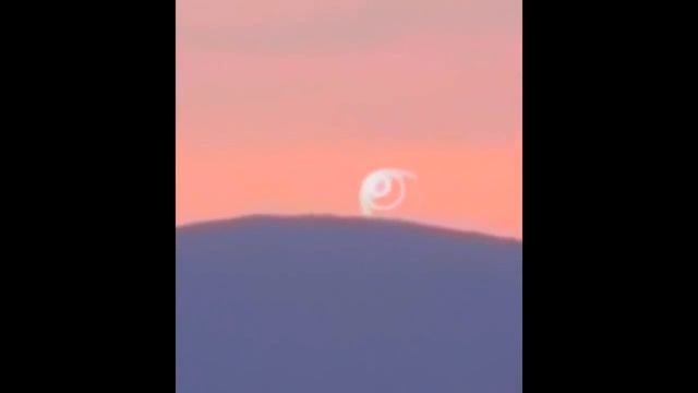 АВСТРИЯ ОЧЕНЬ СТРАННОЕ И ЗАГАДОЧНОЕ ЯВЛЕНИЕ В НЕБЕ Светящаяся спираль в неб смотреть онлайн