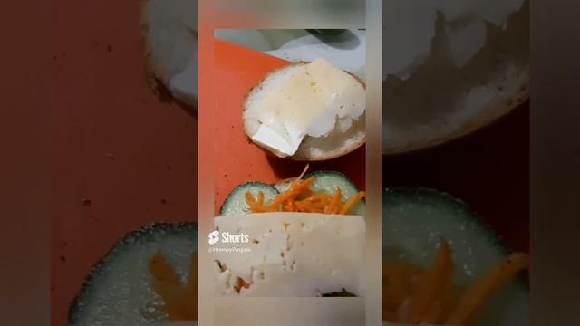 Бутскотисы - бутерброды с котлетой и сыром на гриле