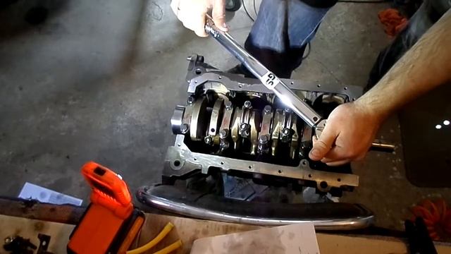 84   затяжка  болтов  шатуна  двигателя  Джили МК  копия  двгателя TOYOT A4 FE