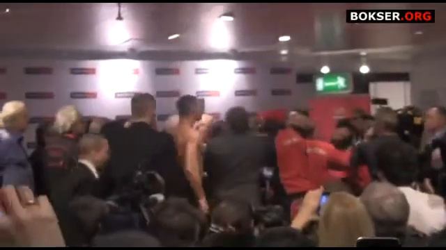 Чисора отвесил Кличко пощечину.mp4 смотреть онлайн