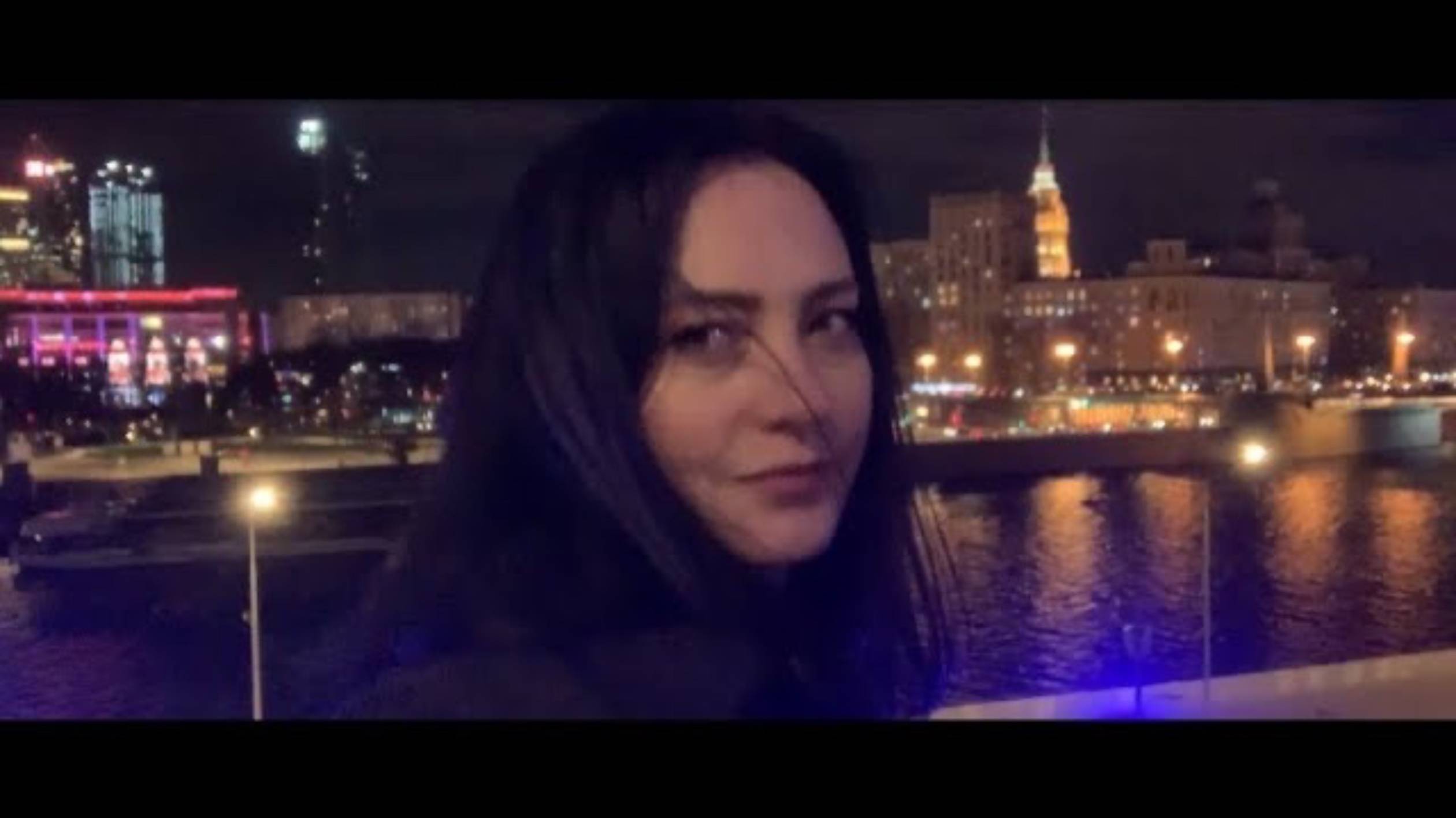 Без любви невозможен мир… Наталья Влади «Телефон в руке» (official video 2021) смотреть онлайн