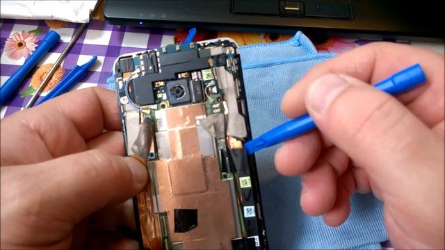 Замена аккумулятора в HTC One M7 смотреть онлайн