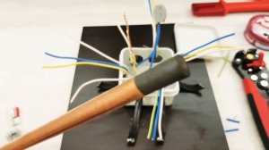Способы соединения проводов в распаячной коробке, сварка скруток, пайка скруток, wago и опрессовка.