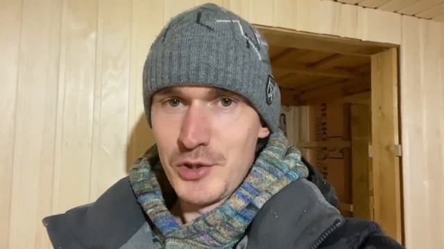 Каркасная баня. Зашиваем потолок и стены вагонкой. На участок пришла лиса, и приключения с курицей… смотреть онлайн