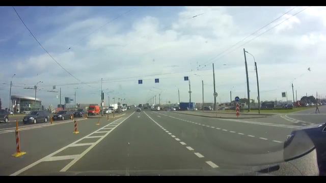 Одна блонда тупит, вторая вываливается в крайний ряд и не едет смотреть онлайн