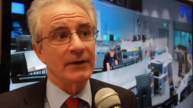 Mission control celebrates separation but anxiety builds over landing смотреть онлайн