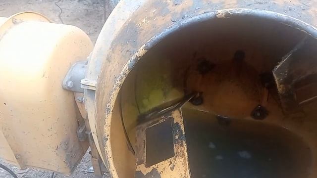 Подливаем фундамент между мостом и верандой смотреть онлайн