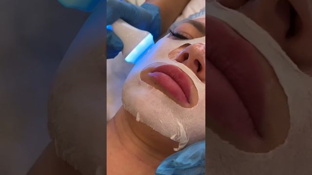 Цены на виды чисток: 3500₽ королевская чистка, 2500₽ голивудская чистка, 3000₽ фарфоровая куколка.