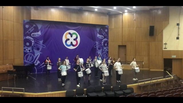 Репетиция Сводного ансамбля барабанщиков и барабанщиц к мероприятию посвященного Дню милиции смотреть онлайн