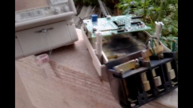 Взрыв электросчетчика после удара молнии. смотреть онлайн
