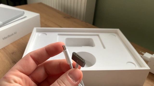 M2 MacBook Air unboxing - Space Gray смотреть онлайн
