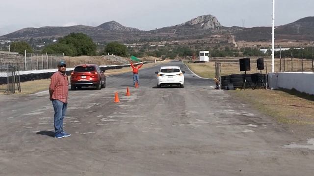 Mazda cx9 vs Mazda 3 2017 1/4 de milla смотреть онлайн