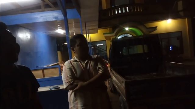 Развод в Индонезии / На самодельном плоту к крокодилам? / Полиция на Борнео смотреть онлайн