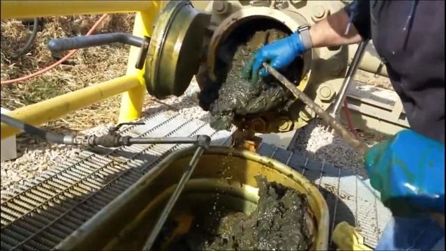 Opening Pig Receiver-Catching the Pig-Passing two foam Pigs through pipeline to clean it #viralvide смотреть онлайн