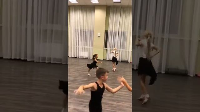 Jive Latina смотреть онлайн