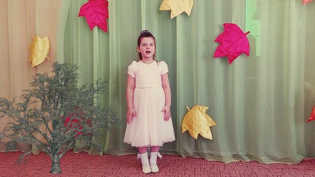 Чеботаева Варвара читает произведение Тамары Обринской "Все растет (Симферополь, 6 лет) смотреть онлайн