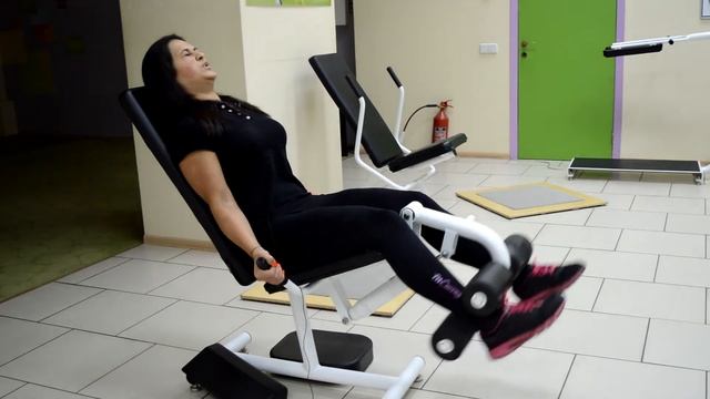 Тренажер "Сгибание разгибание ног" смотреть онлайн