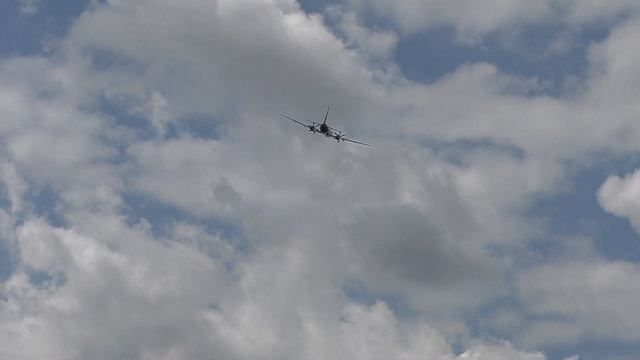 ✈️ Авиасалон МАКС-2021. Региональный пассажирский самолёта Ил-114-300, демонстрационный полёт. смотреть онлайн