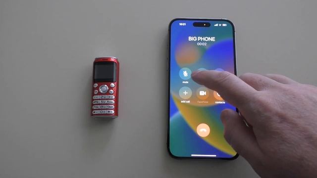 Mini Phone vs Apple iPhone 14 Pro Max Incoming Call смотреть онлайн