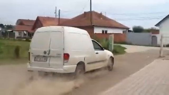 Caddy 1.9 SDI - Amir Istrefi смотреть онлайн
