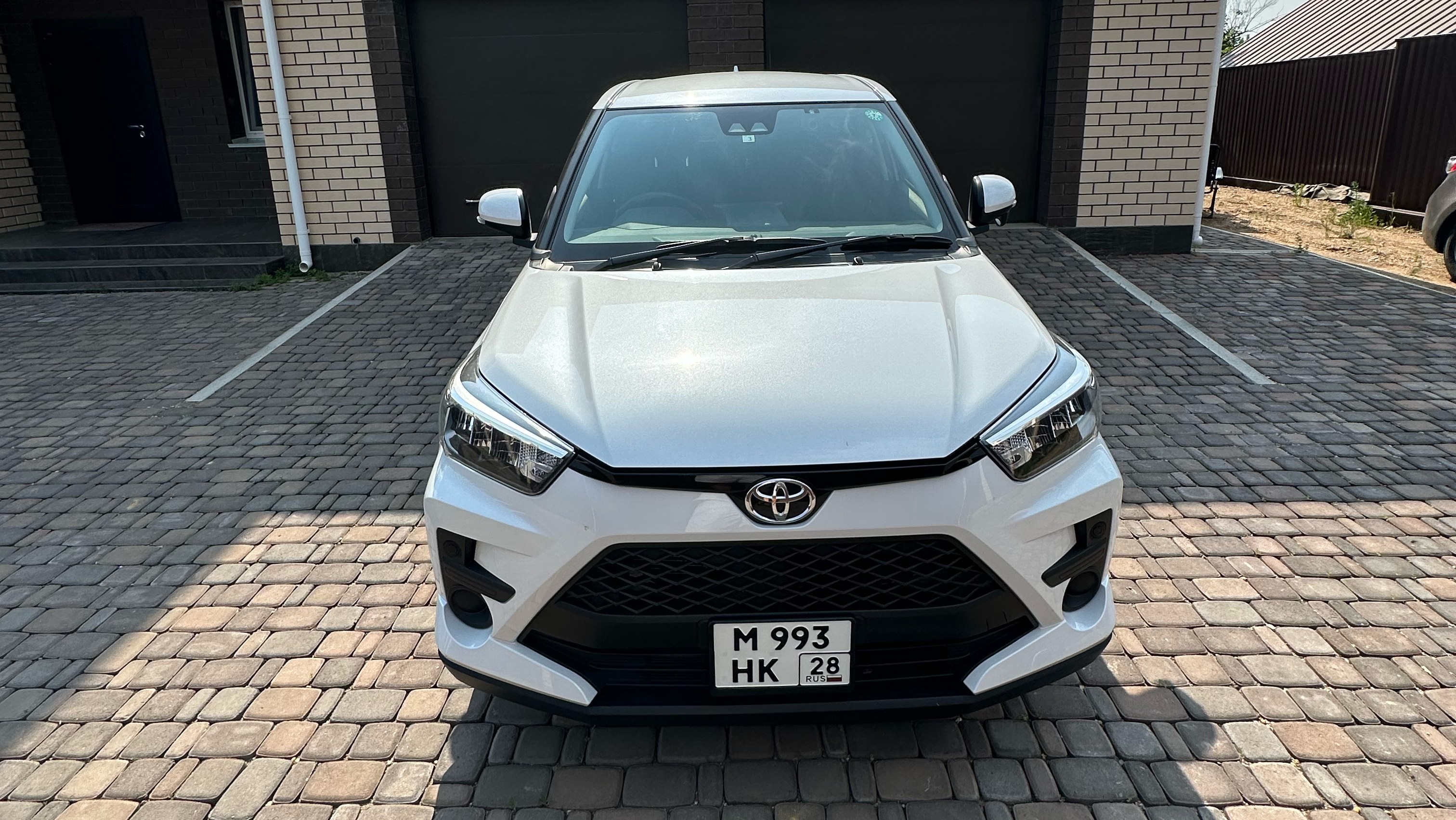 Toyota Raize, 2021 г.в., Бензин V-1000, Пробег 72.000 км., оценка 4.5 балла, Цена 1.300.000₽ смотреть онлайн