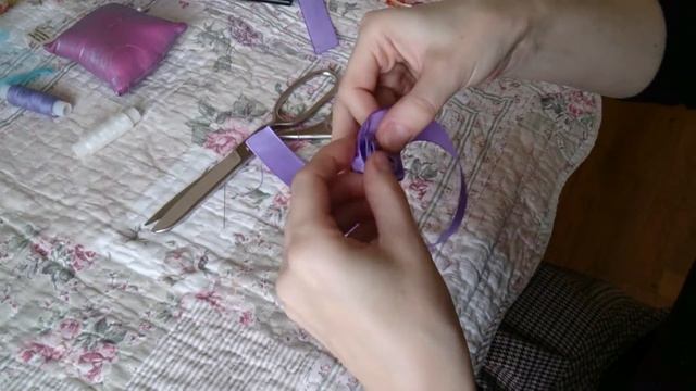 Как сделать розочку из атласной ленты. смотреть онлайн