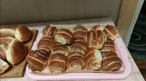 Выпекала пирожки с повидлом и булочки с маком. / Вечером, укатили на рыбалку.