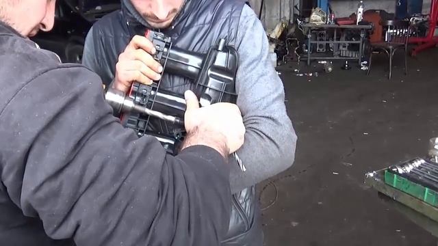 Установка Китайского впускного коллектора автомобиля – VW, Audi, Seat, Skoda смотреть онлайн