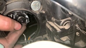 Замена лампочки ближнего света на Пежо 4007