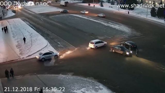 Авария возле Сбербанка 21.12.2018 смотреть онлайн