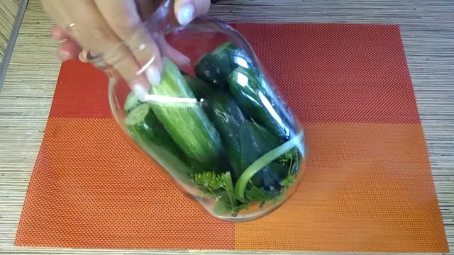 Рецепт соленых (квашеных) огурцов на зиму. Кислые, хрустящие, крепкие, вкусные огурцы, как бочковые смотреть онлайн