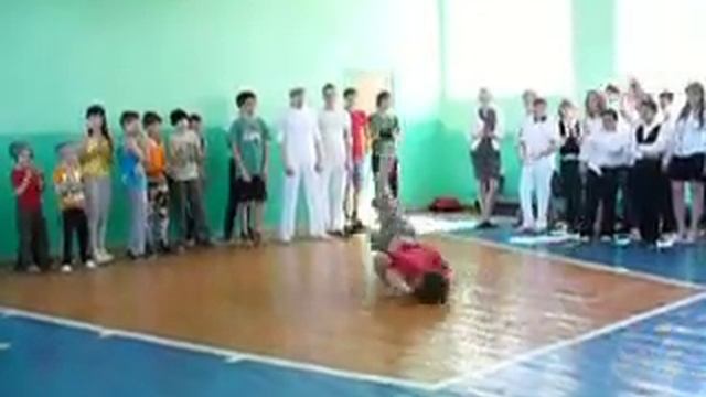 Брейк-Данс. Выступление в Спортивном лицее 18 мая 2012г смотреть онлайн