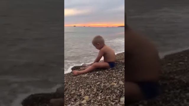 Ваня первый раз в жизни, увидел море ))) смотреть онлайн