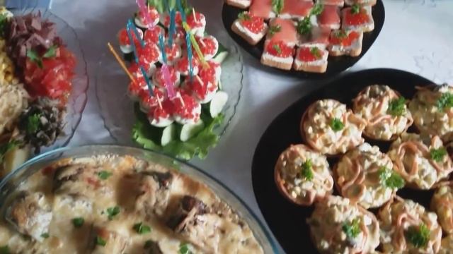 СВЯТКОВИЙ СТІЛ на 3 свята(оформлення та рецепти)без звуку. смотреть онлайн