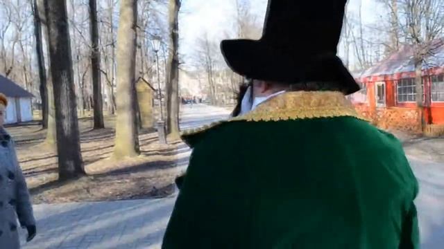 Предлагать флаеры надо в костюмах. Техники продажи психологических услуг смотреть онлайн