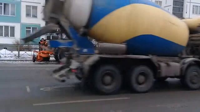 Бетономешалка поехала без остановки смотреть онлайн