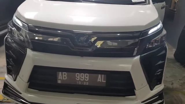 Toyota Voxy - Custom Headlights смотреть онлайн