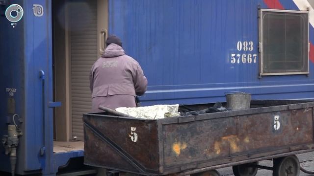 Сотрудники "Почты России" жалуются на условия труда смотреть онлайн