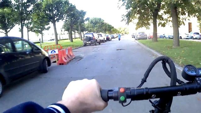 Электросамокат. Катаемся по набережной. смотреть онлайн