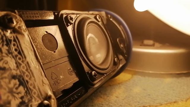JBL flip 4 Bass test (LFM 100) vs. (one driver) смотреть онлайн