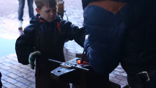 Первая кузня (1Кузня) — мастер-класс для детей в театре Золотое Кольцо смотреть онлайн