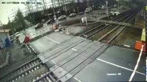 Скоростной поезд "Сапсан" насмерть сбивает парня в Спб