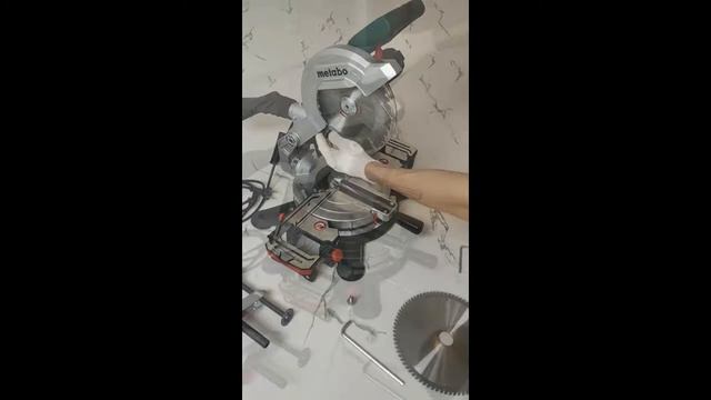Торцовочная пила Metabo KS 216 LASERCUT