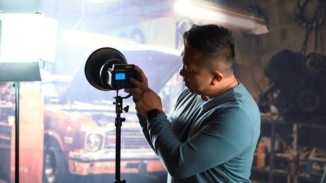 SOKANI X60 - Cheaper Aputure 120d Alternative? смотреть онлайн