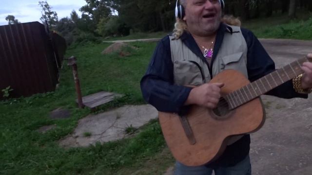 Песня на ходу=Все согласны жить на виду у всех=поёт ПРОРОК САН БОЙ смотреть онлайн