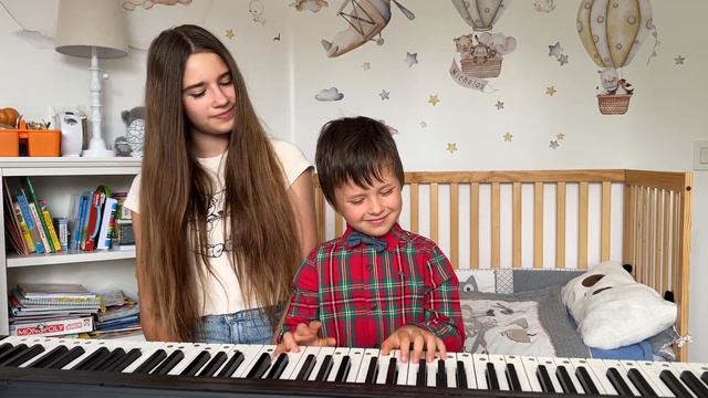 5 year old AMAZED his sister Karolina Protsenko by playing piano смотреть онлайн