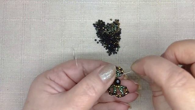 Сережки из бисера и бусин Тайна смотреть онлайн