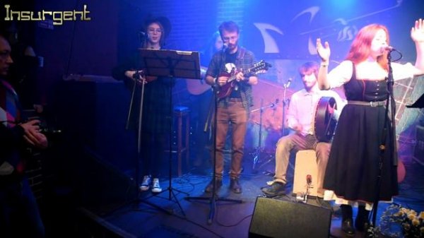 Fireside Folk Band с песней Seven Yellow Gypsies