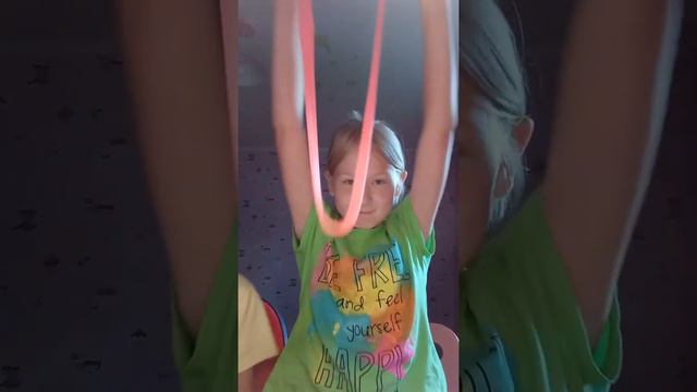 Первое видео!!! Шок😱Делаю слайм с братом. Липнет к рукам!? смотреть онлайн